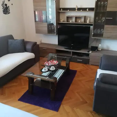 Dalmatino Apartment *