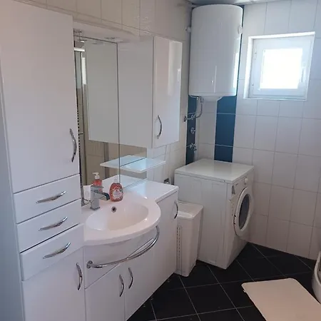 Dalmatino Apartment *
