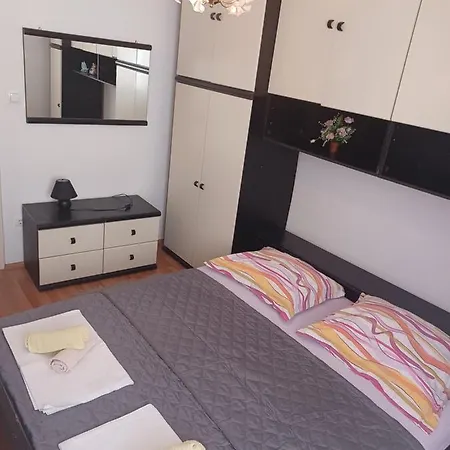 Dalmatino Apartment *